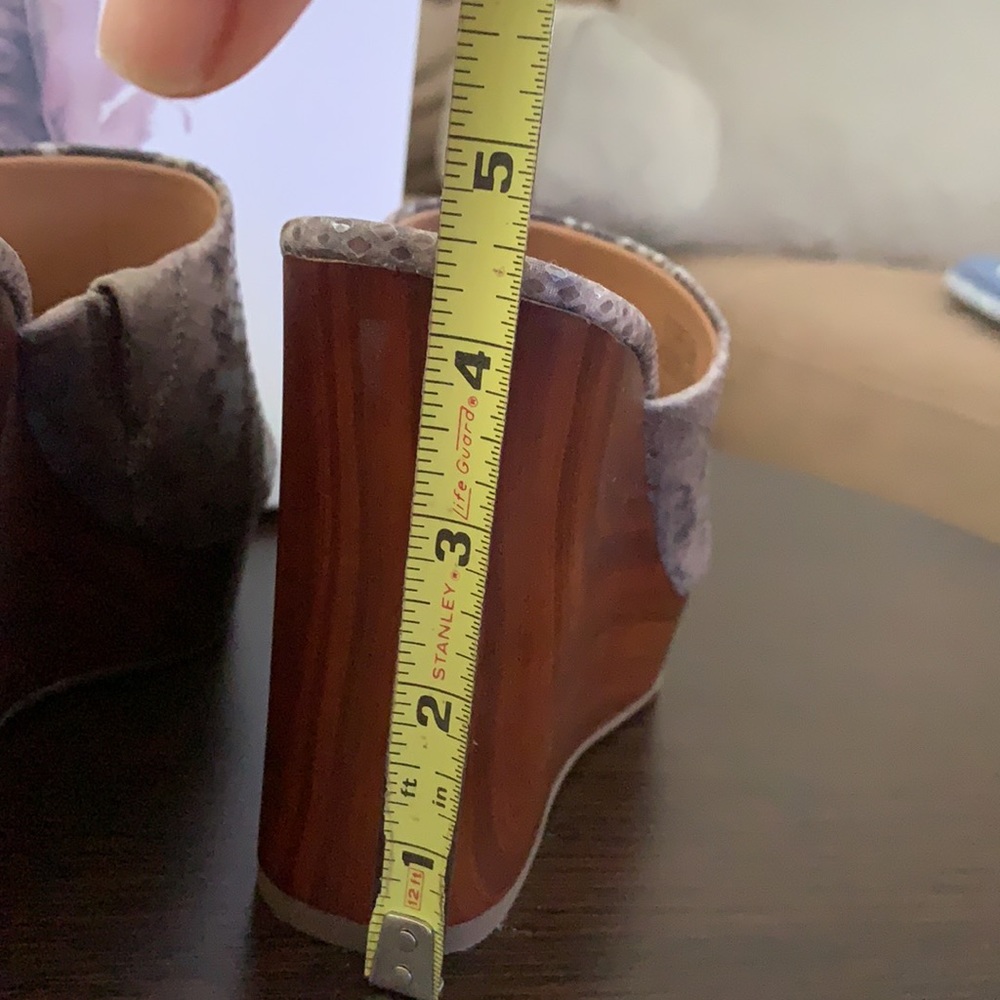 Shoes - Picture 4 of 6